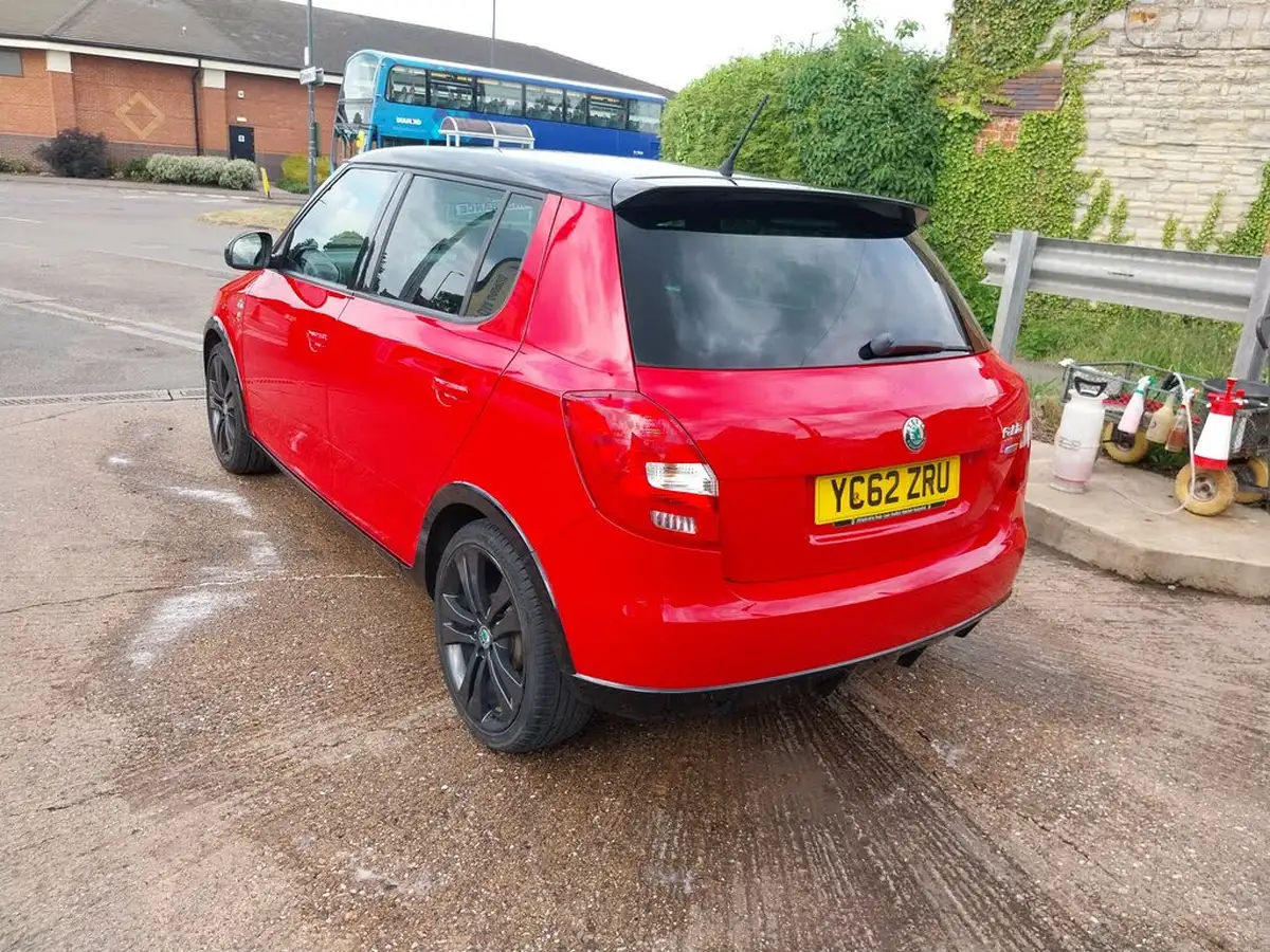 2012-skoda-fabia-12-monte-carlo-12v-70bhp-1198cc-big-3