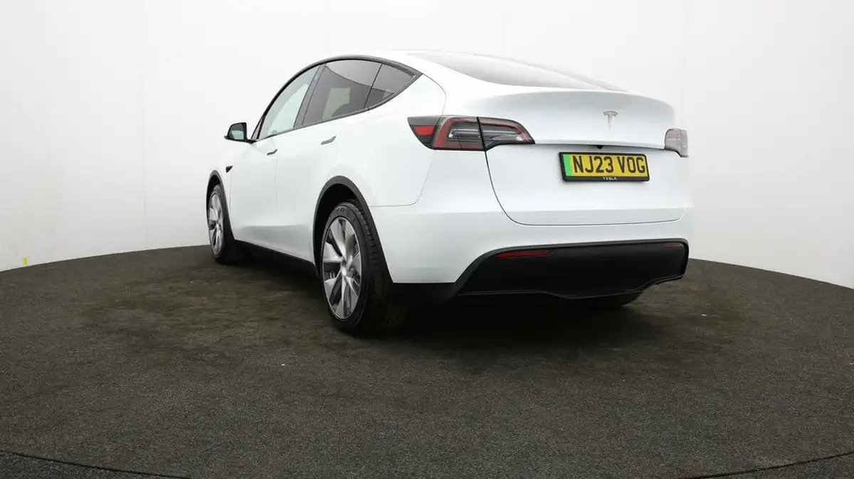 2023-tesla-model-y-e-rwd-big-79