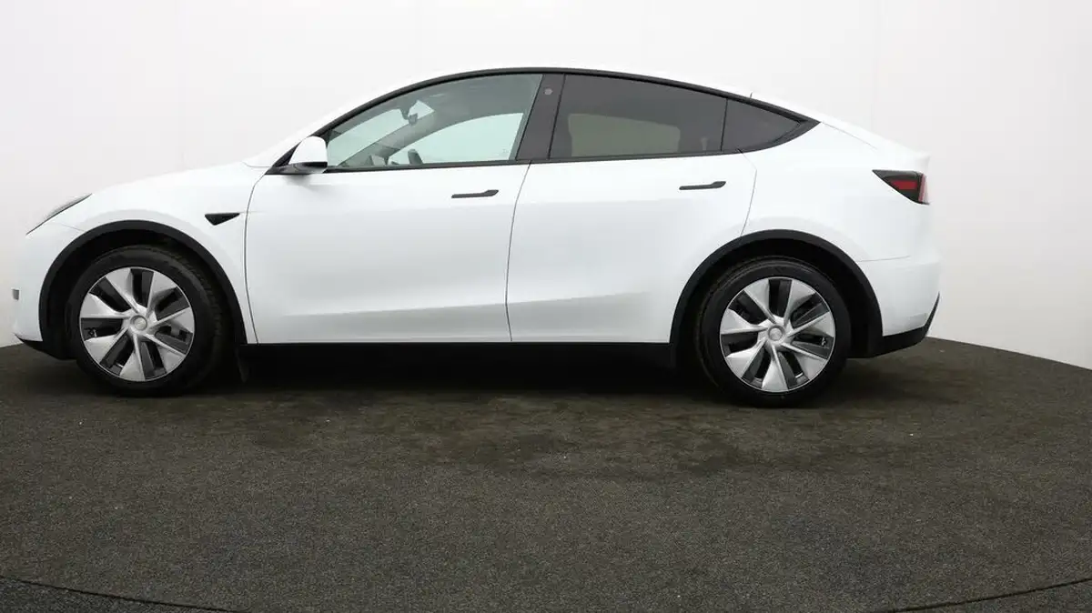 2023-tesla-model-y-e-rwd-big-3