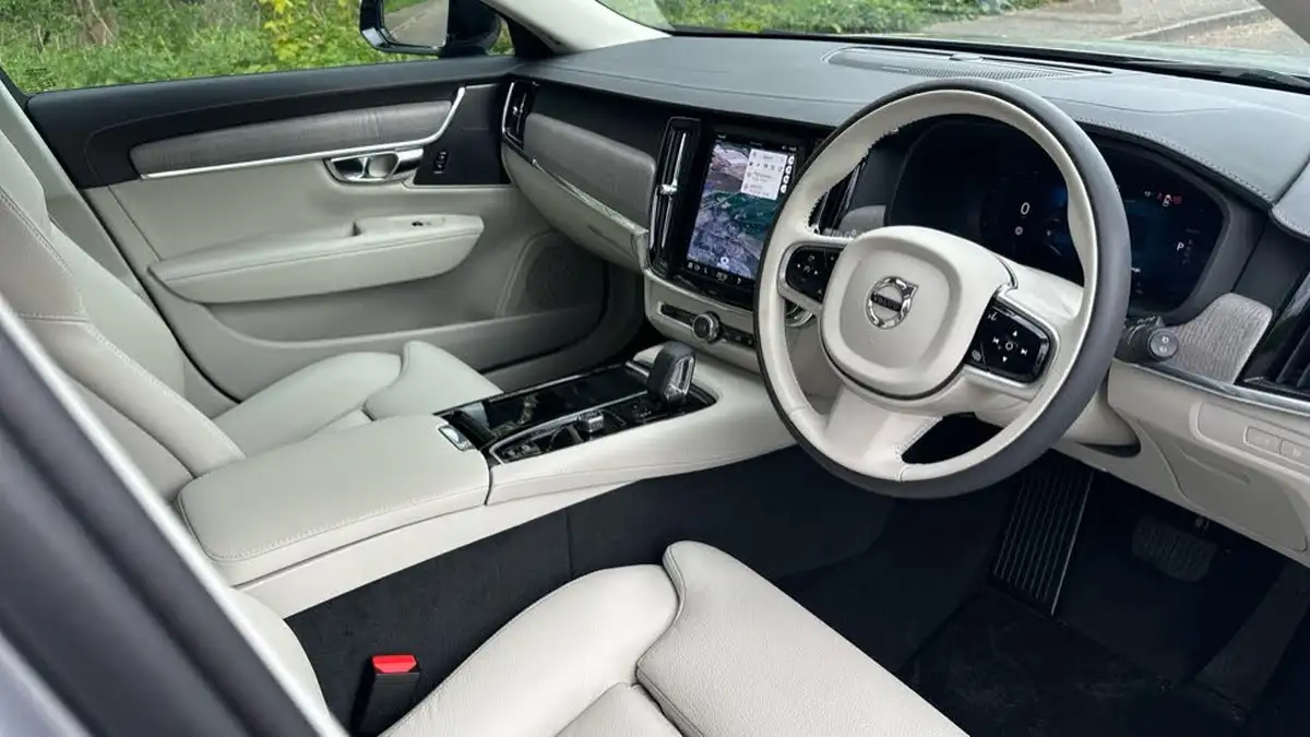 2025-volvo-v90-20-t6-plus-345bhp-dark-big-42