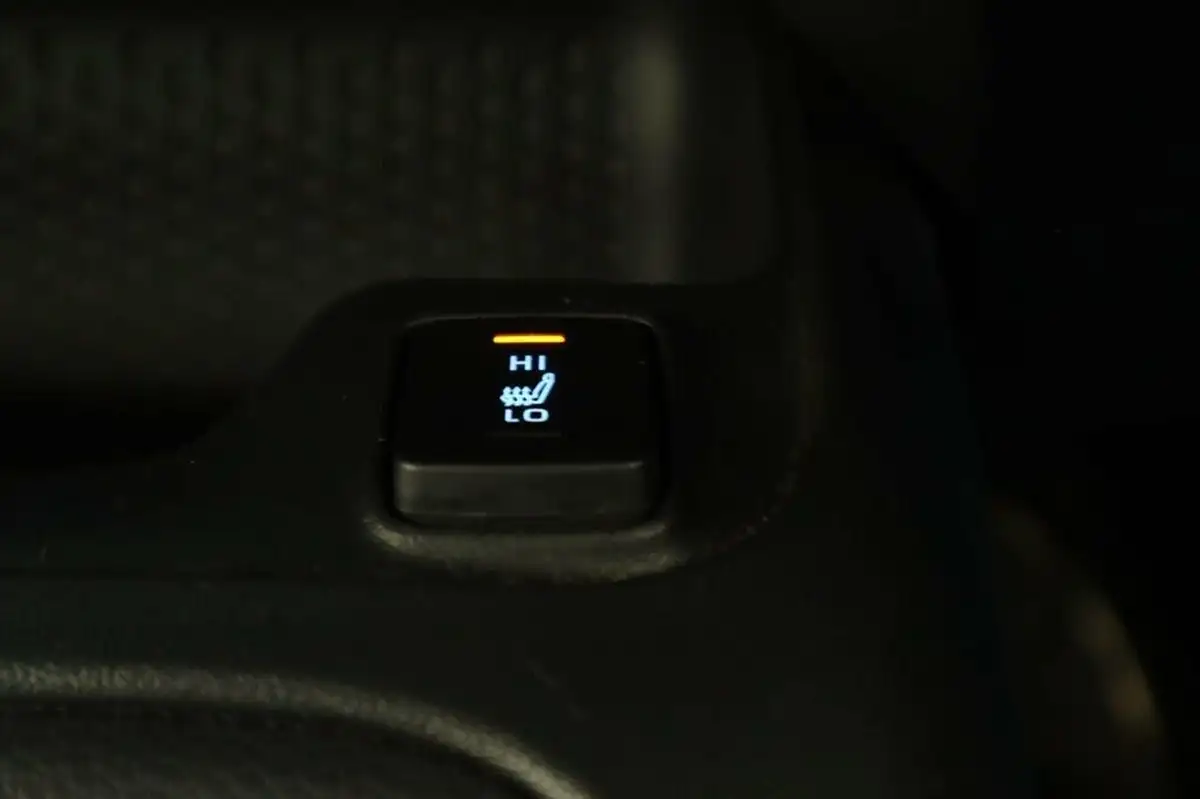 2021-toyota-corolla-18-vvt-i-icon-tech-spare-wheel-touring-sports-5d-big-22