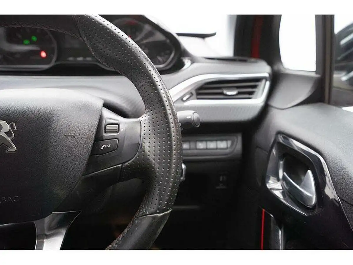 2016-peugeot-208-12-puretech-gt-line-5d-big-28