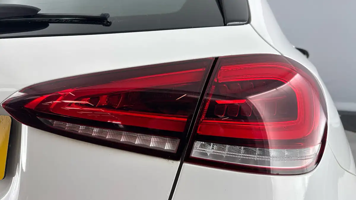 2018-mercedes-benz-a-class-13-a200-sport-executivess-hatchback-5d-7g-dct-big-24