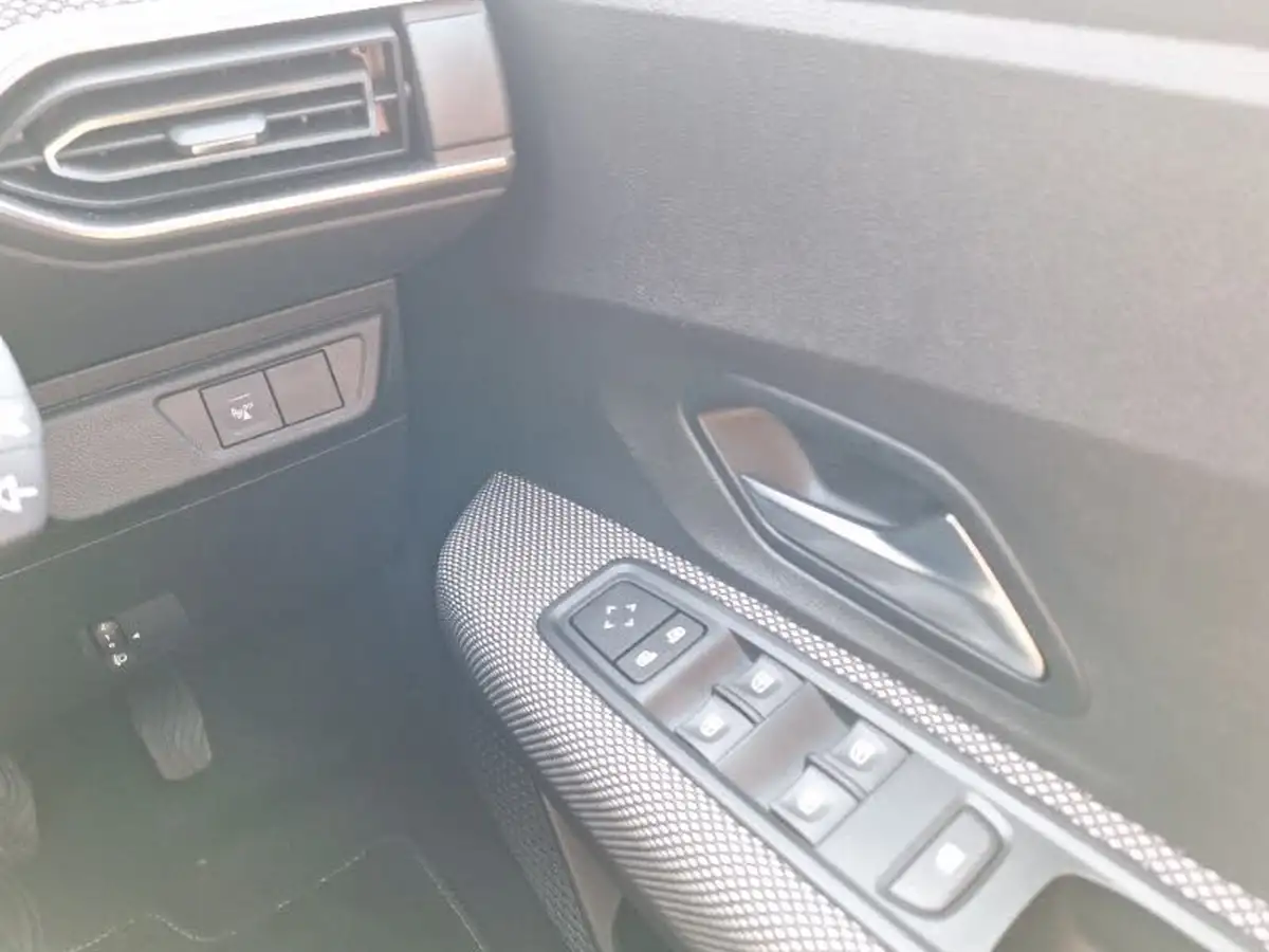 2022-dacia-sandero-10-tce-comfort-90bhp-big-17