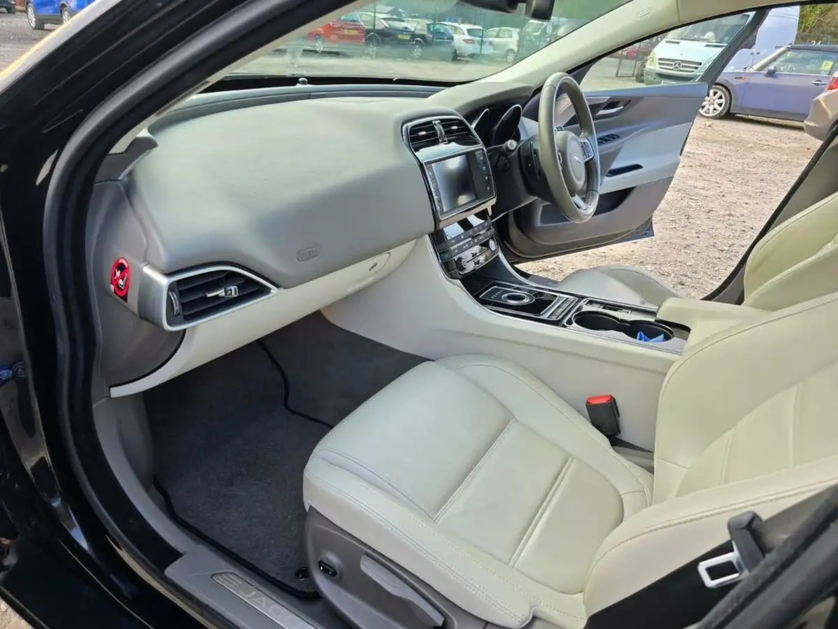 2016-jaguar-xe-20d-prestige-180ps-auto-big-51