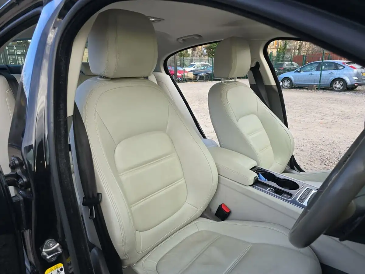 2016-jaguar-xe-20d-prestige-180ps-auto-big-27