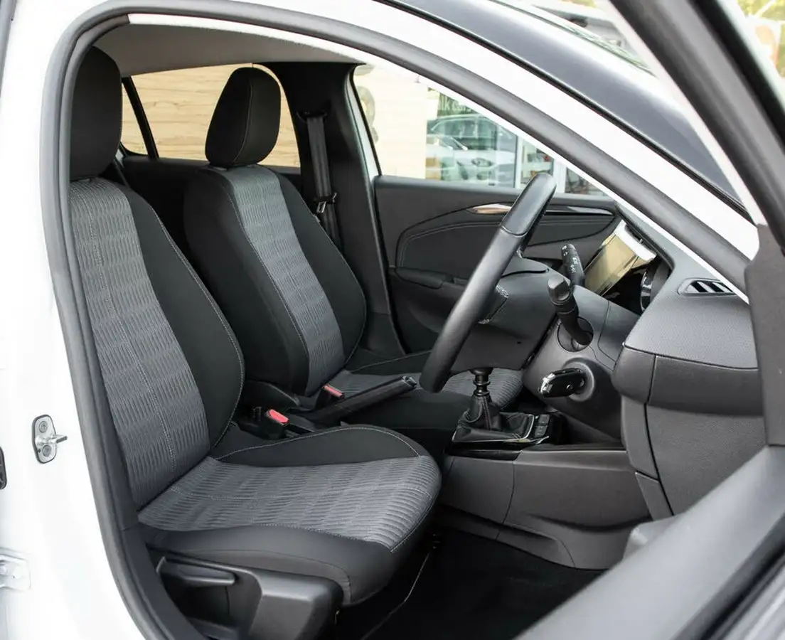 2021-vauxhall-corsa-12-turbo-griffin-edition-big-28