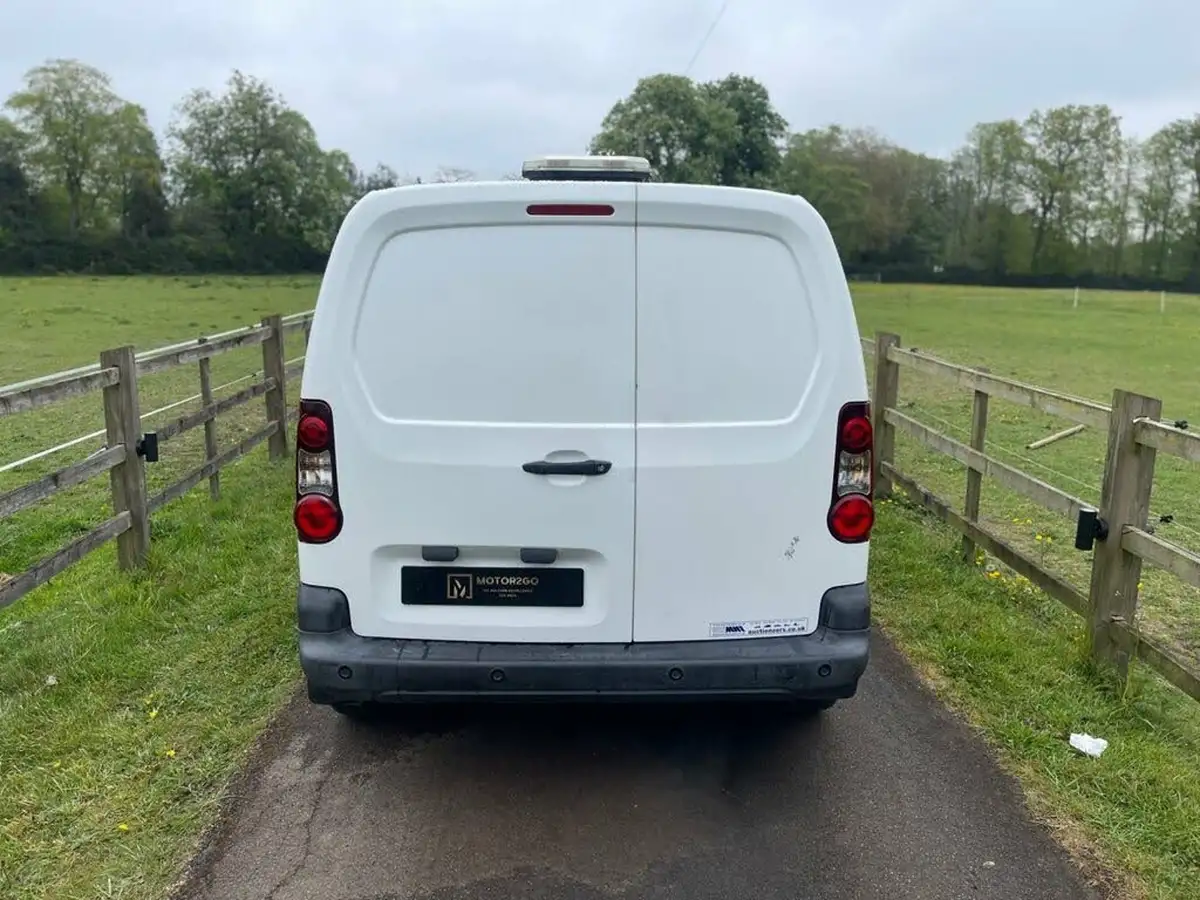 2018-peugeot-partner-16bluehdi-s-l1-75pseu6-648-panel-big-4