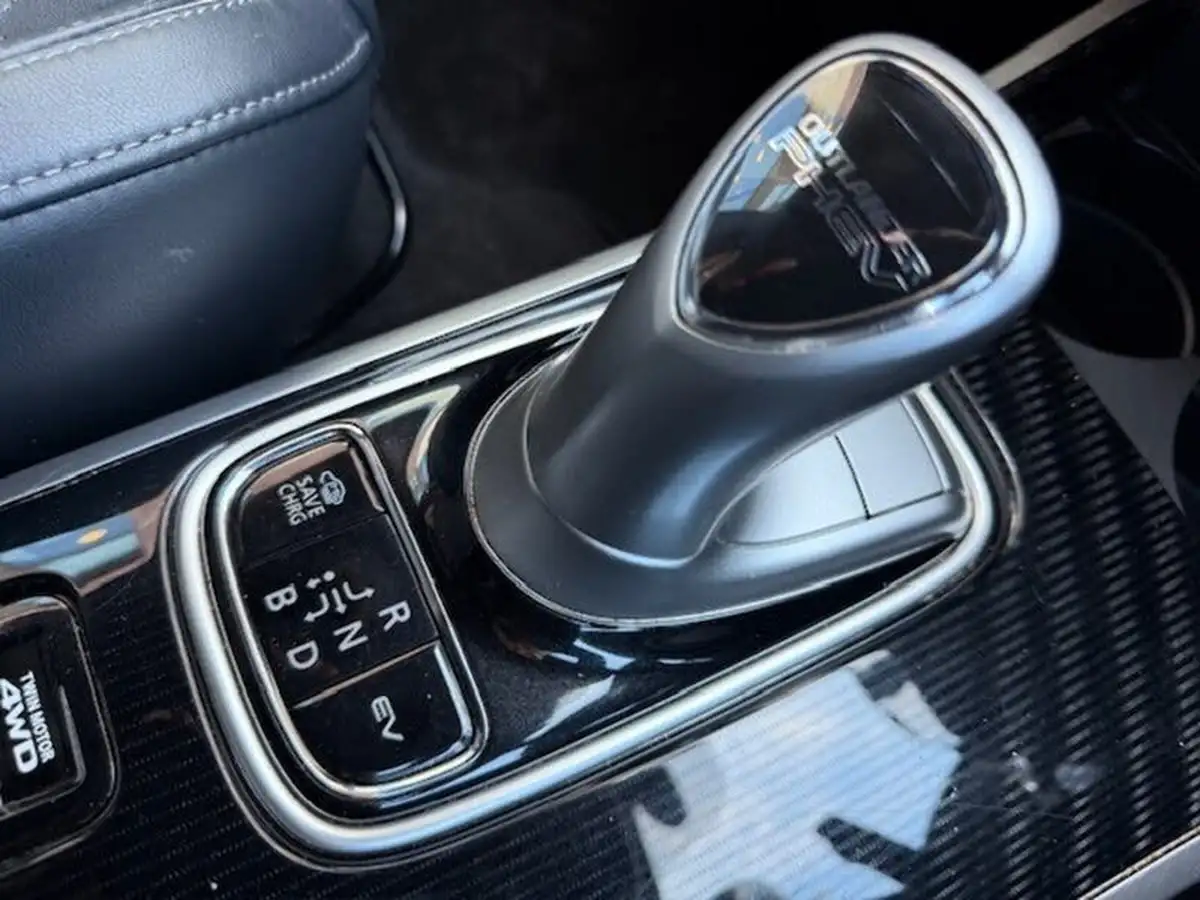 2021-mitsubishi-outlander-24-exceed-phev-big-17