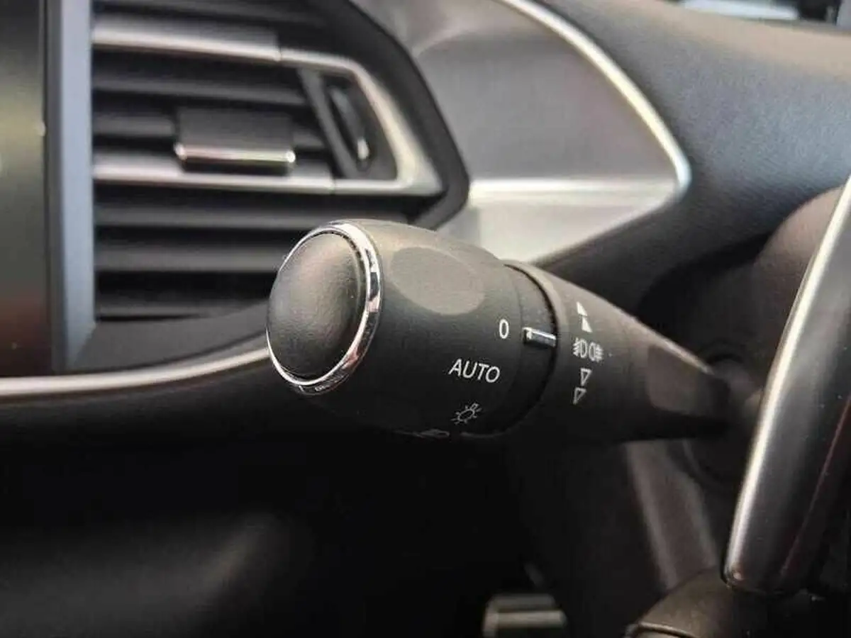 2019-peugeot-308-15-bluehdi-gt-line-eat8-big-22