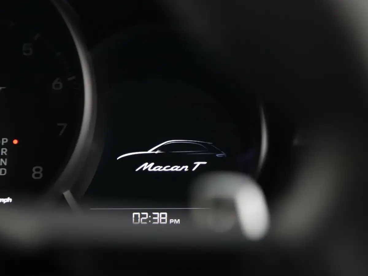 2025-porsche-macan-20-t-big-45
