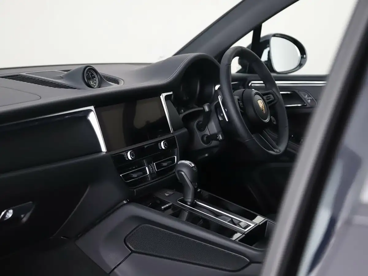 2025-porsche-macan-20-t-big-21
