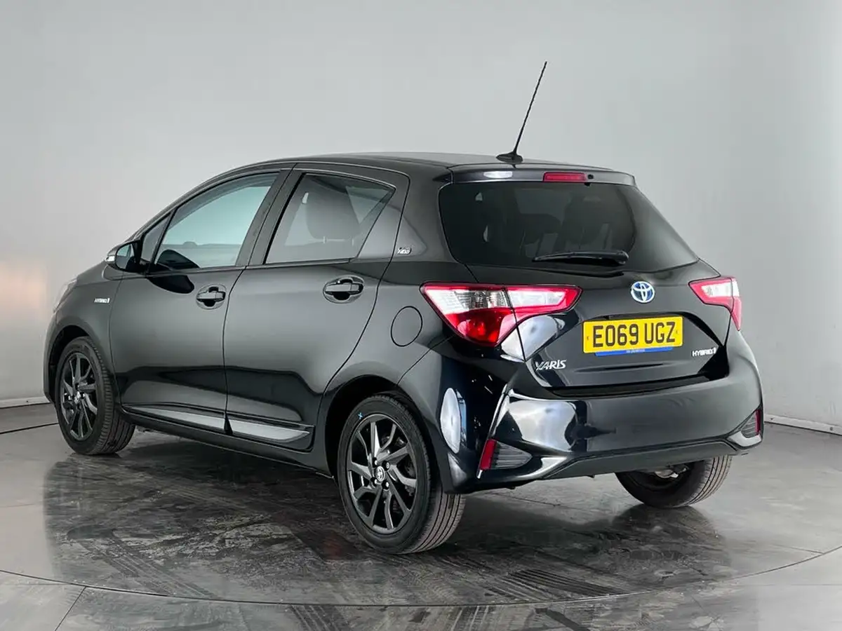 2019-toyota-yaris-15-vvt-i-y20-98bhp-hybrid-1497cc-e-cvt-big-5