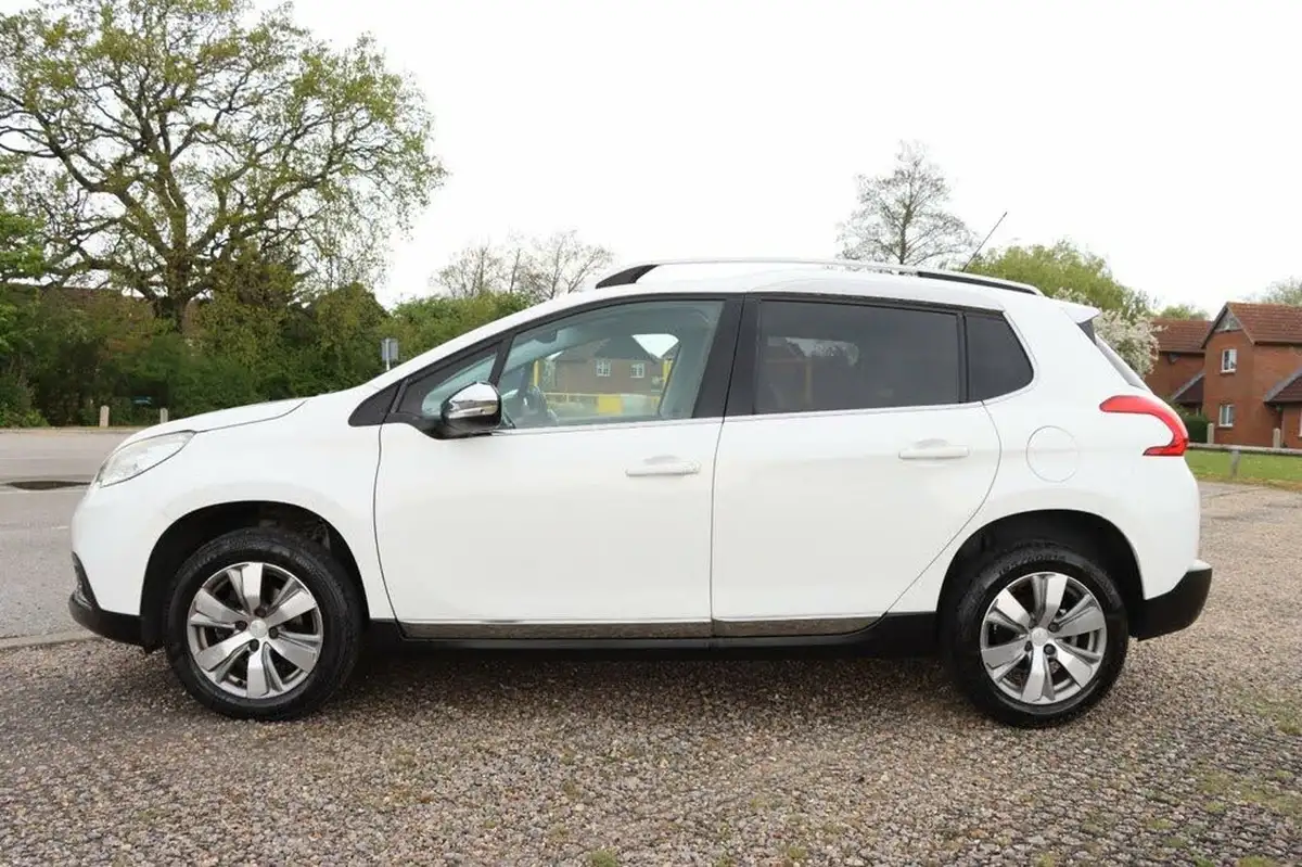 2015-peugeot-2008-crossover-12-puretech-allure-82bhp-big-6