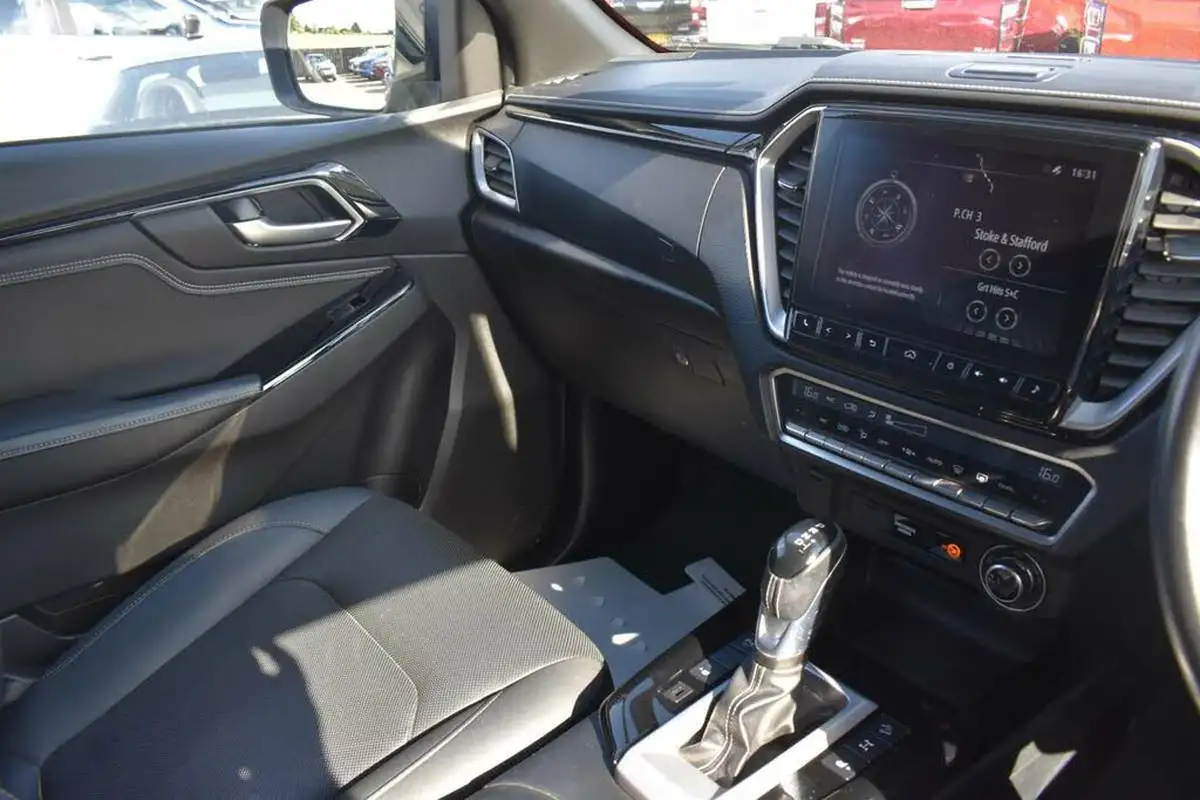 2022-isuzu-d-max-19td-v-cross-pick-up-auto-big-20