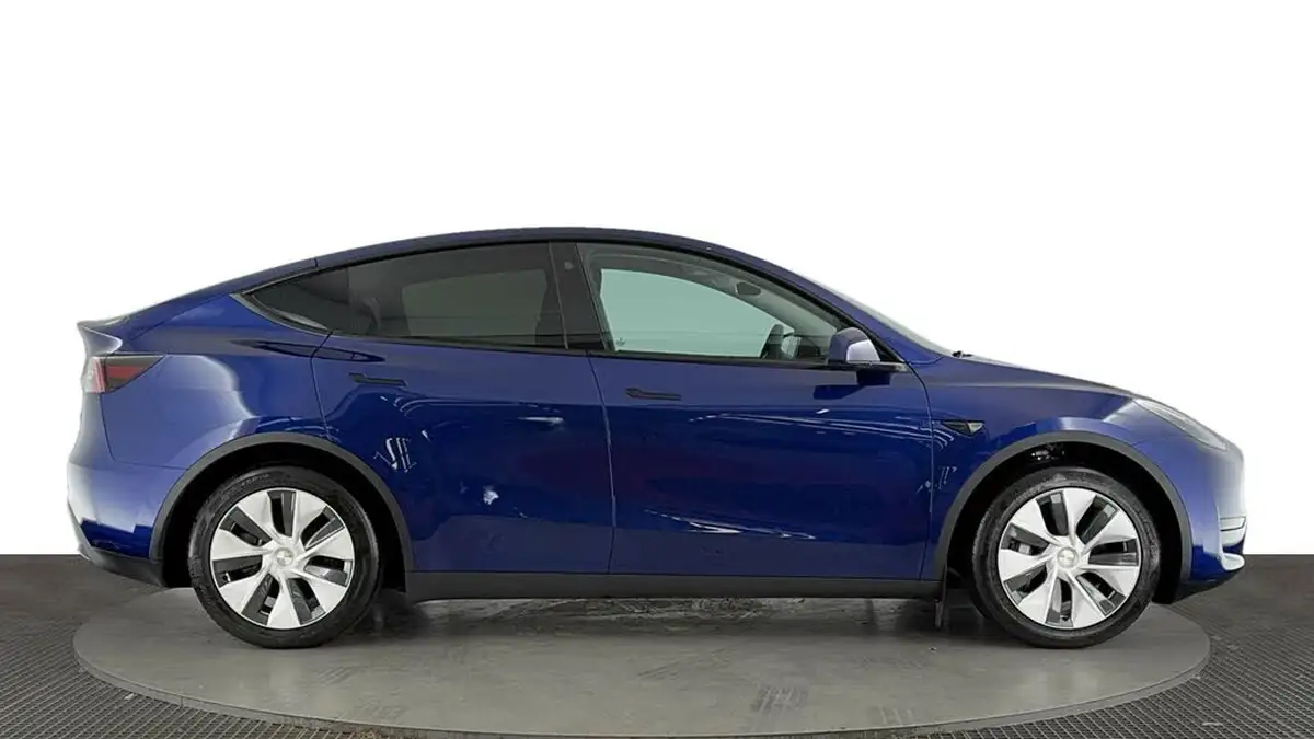 2023-tesla-model-y-e-rwd-big-2