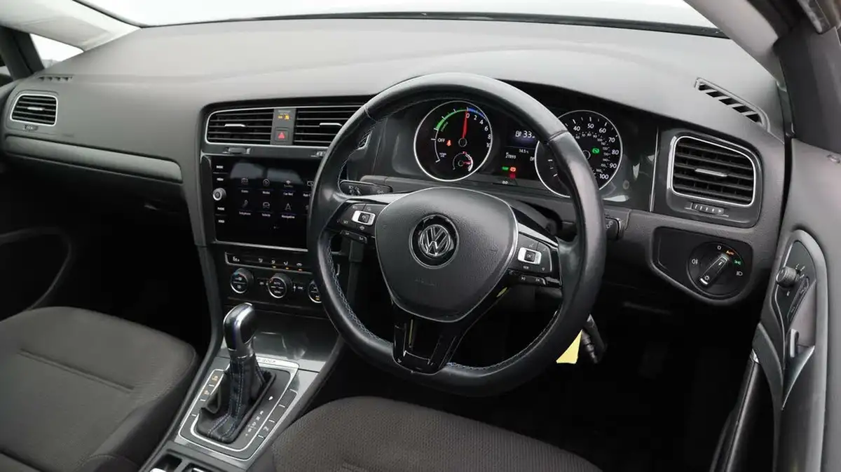 2019-volkswagen-golf-e-e-golf-big-9