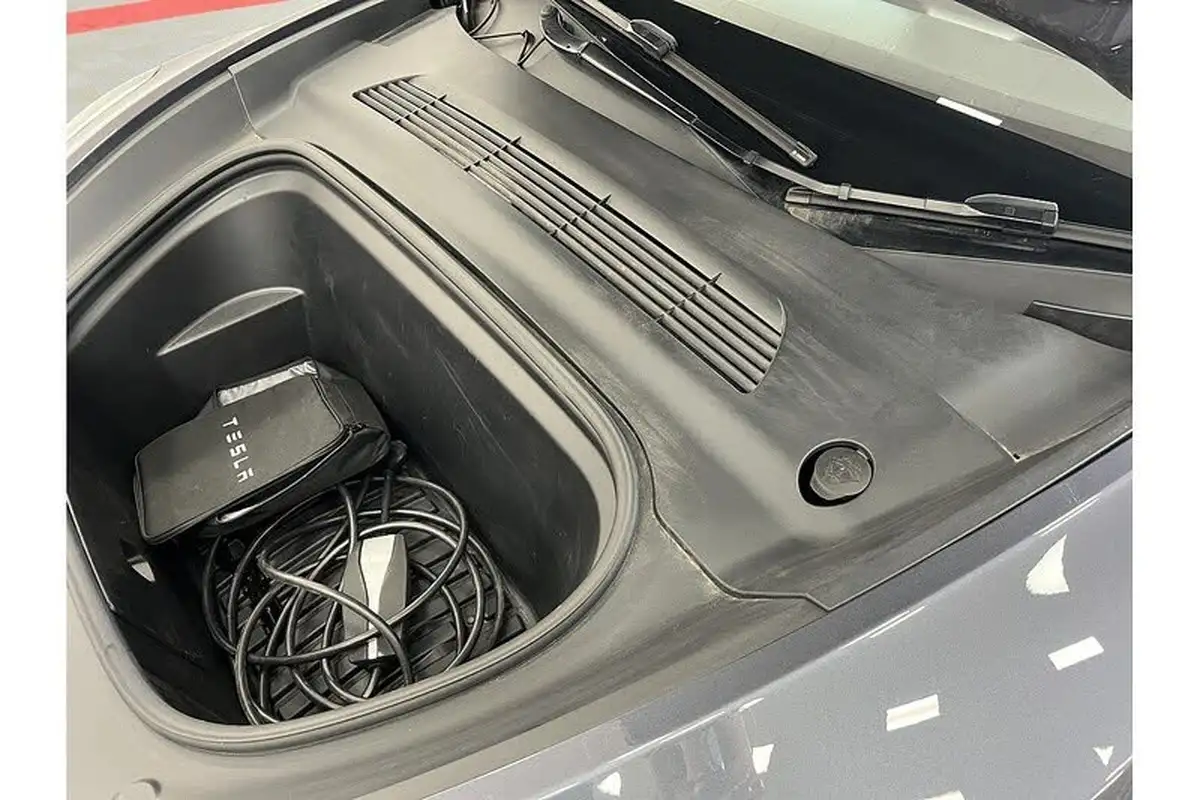 2022-tesla-model-y-e-long-range-big-6