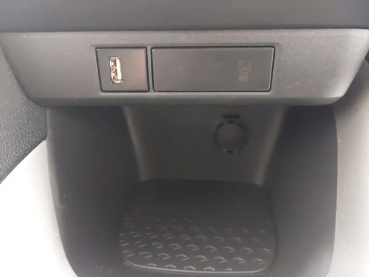 2022-toyota-yaris-15-vvt-i-design-big-12