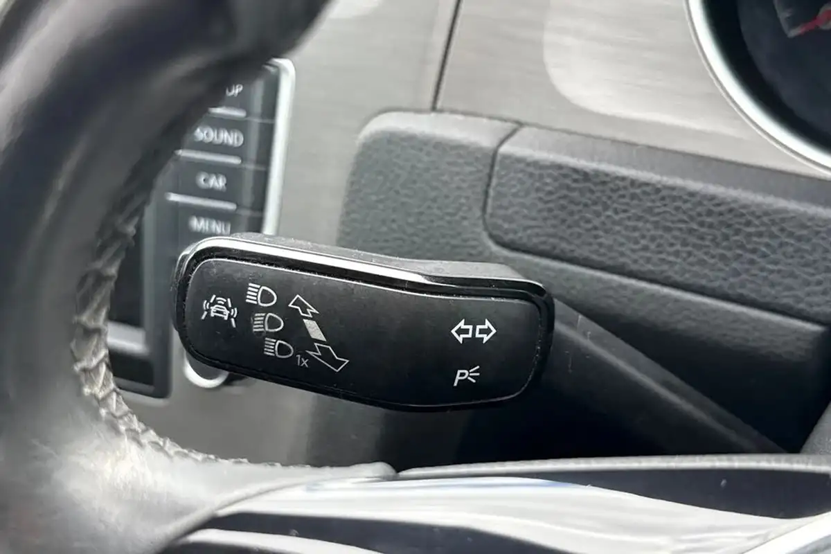 2016-volkswagen-golf-14-match-5d-big-35