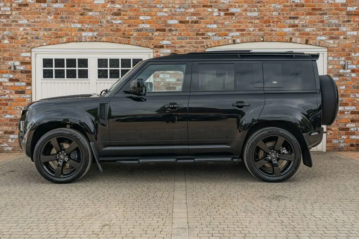 2023-land-rover-110-defender-30-d300-x-dynamic-hse-big-9