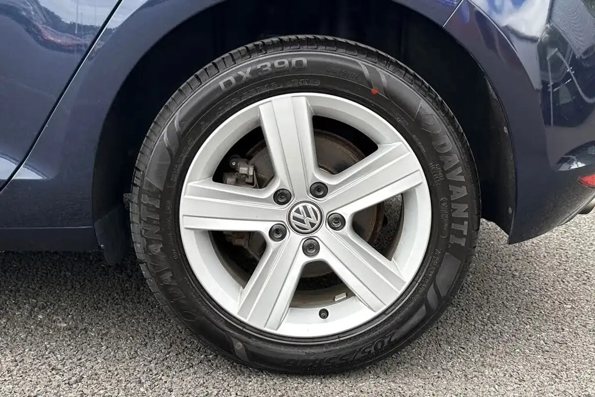 2016-volkswagen-golf-14-match-5d-big-11