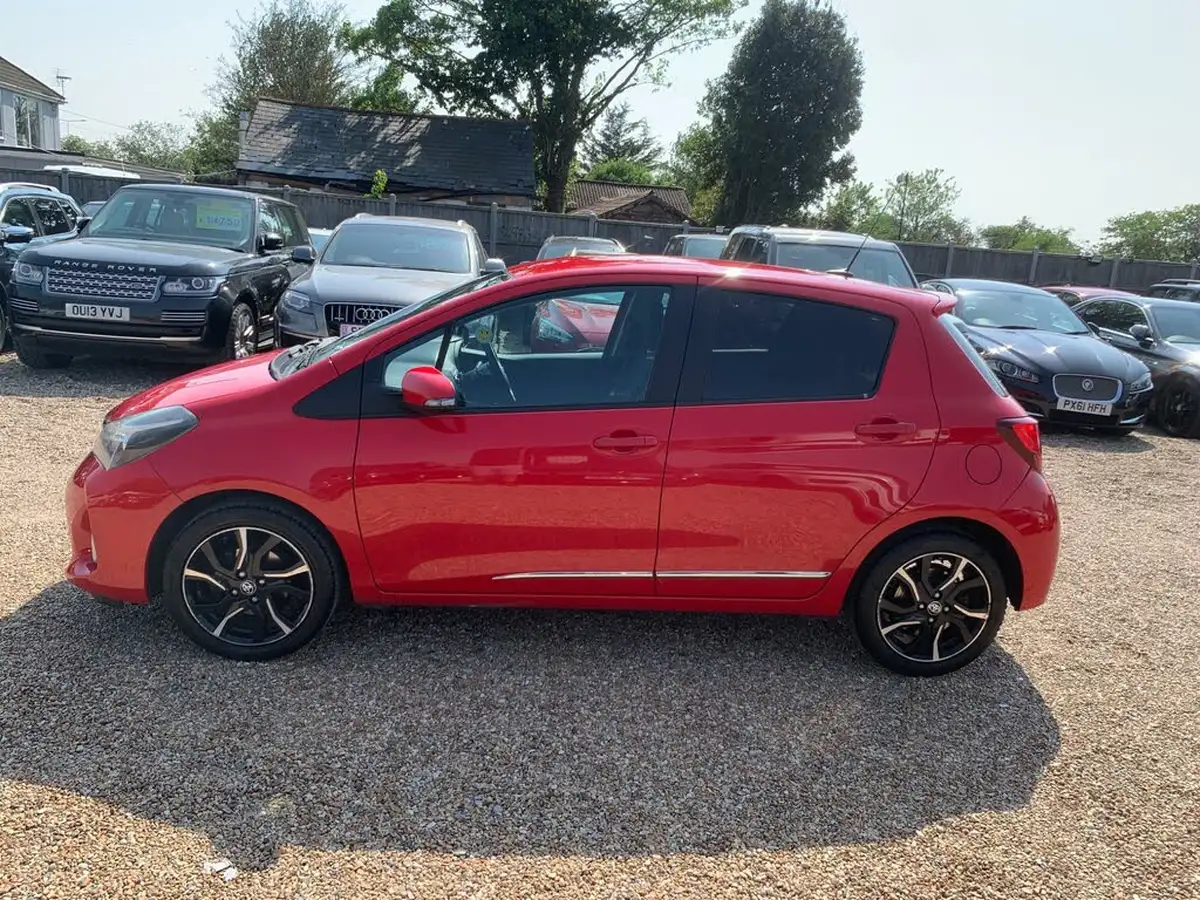 2016-toyota-yaris-133-design-big-3