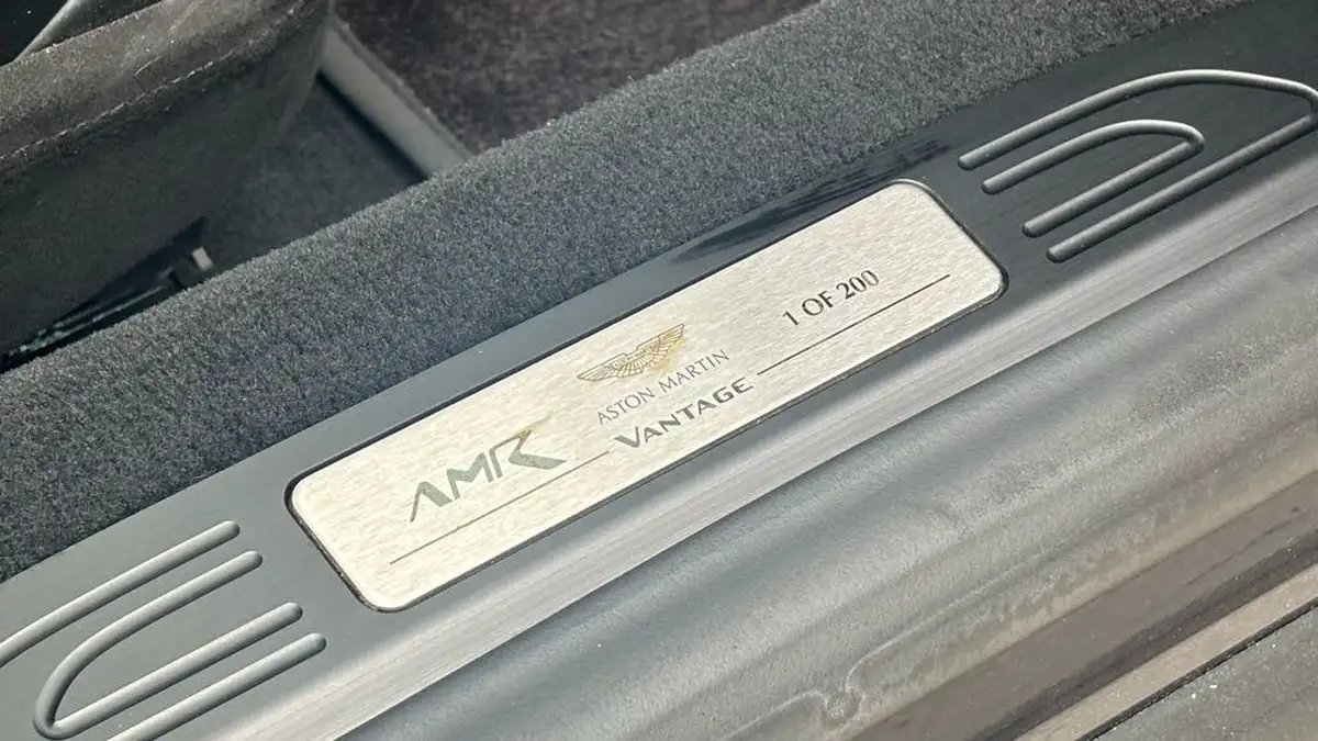 2020-aston-martin-vantage-40-v8-vantage-amr-hero-big-18