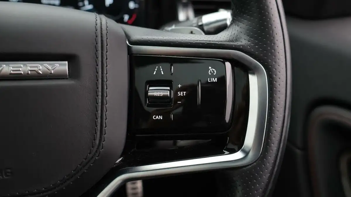 2021-land-rover-discovery-sport-20-p290-black-big-25