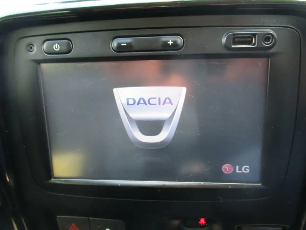 2016-dacia-duster-15dci-laureate-prime-110bhp-big-35