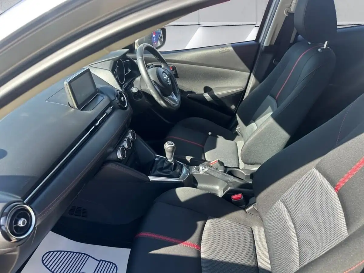 2015-mazda-mazda2-15-sport-nav-115ps-big-13