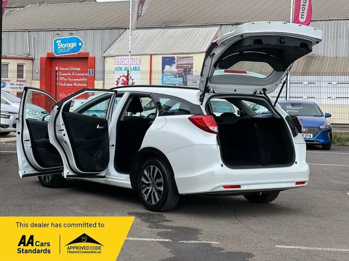 2014-honda-civic-16td-se-plus-tourer-big-7