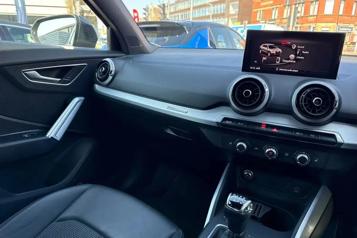 2022-audi-q2-10-30-tfsi-black-edition-big-19