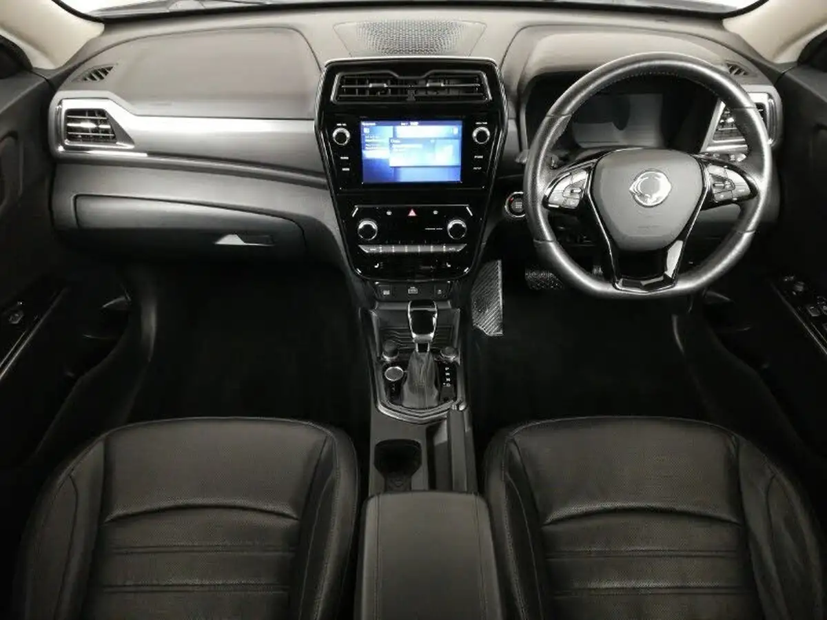 2021-kgm-ssangyong-tivoli-16td-ultimate-136ps-ss-auto-big-2