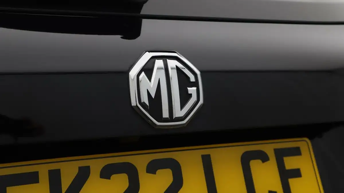 2022-mg-hs-15t-gdi-excite-162ps-big-20