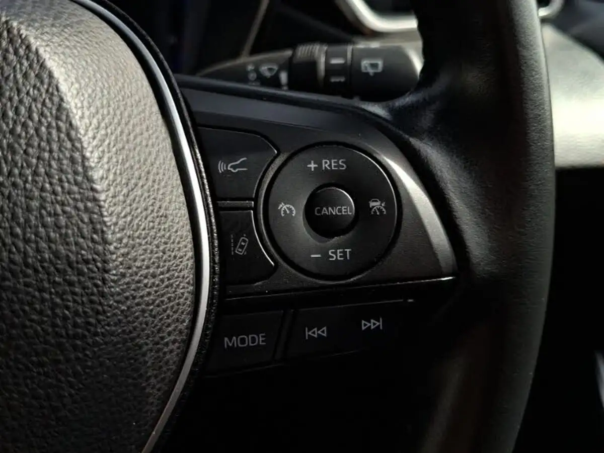 2022-toyota-corolla-18-vvt-i-icon-120bhp-trk-hatchback-5d-big-15
