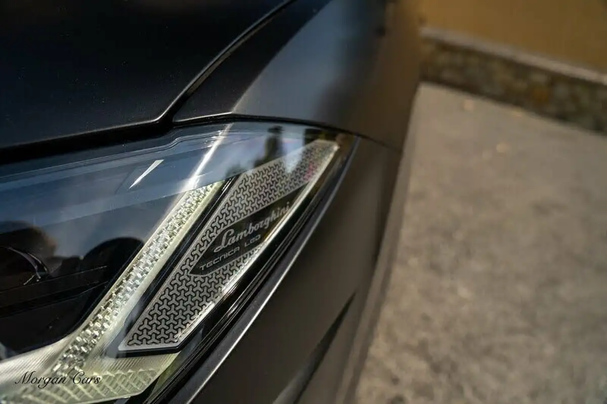2022-lamborghini-urus-40-no-trim-big-28