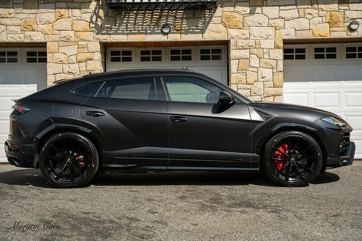 2022-lamborghini-urus-40-no-trim-big-4