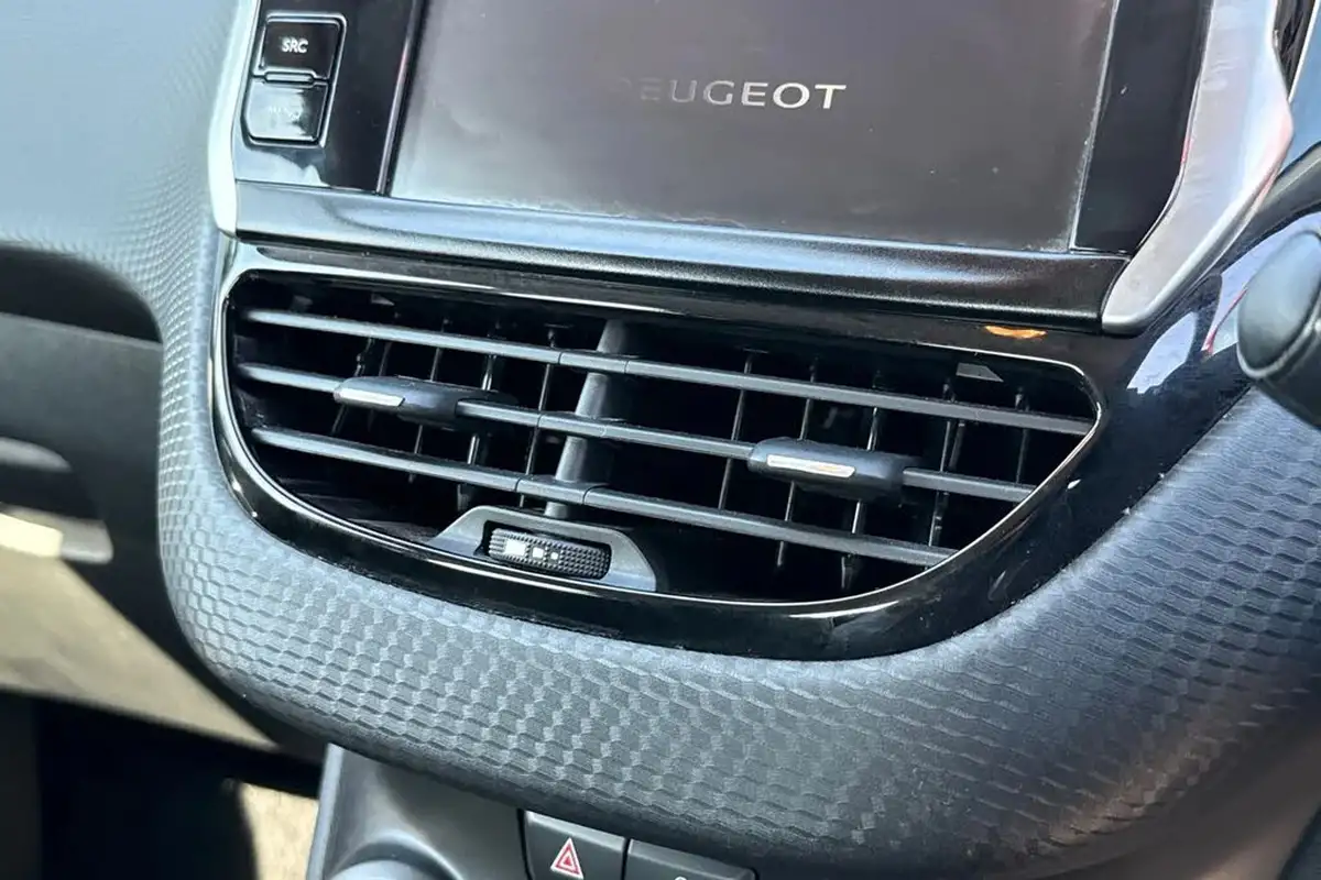 2016-peugeot-208-12-puretech-active-design-menthol-5d-big-34