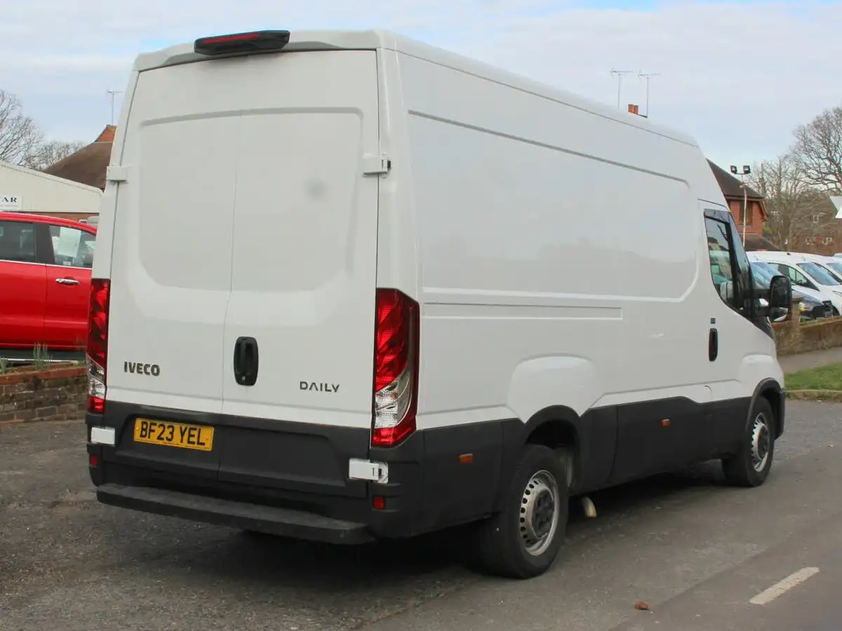 2023-iveco-daily-s-class-23td-35s14v-business-3520mm-h2-136pseu6dt-big-10