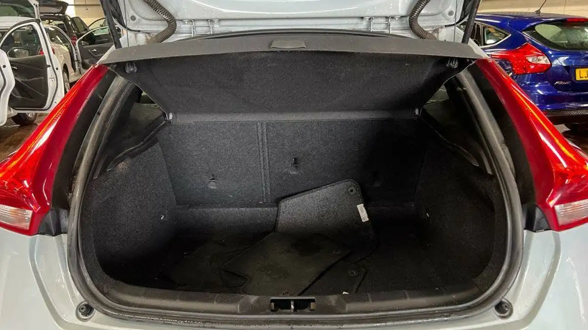 2013-volvo-v40-16td-d2-es-ss-powershift-big-8