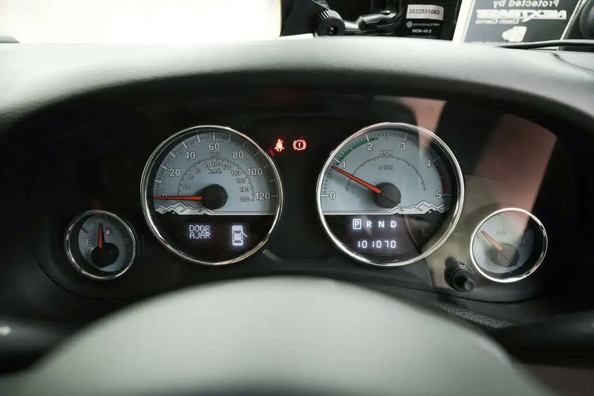 2014-jeep-wrangler-28crd-polar-5d-big-24