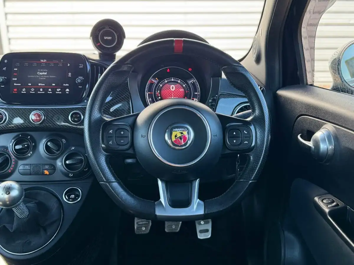 2017-abarth-595-14-tjet-big-3