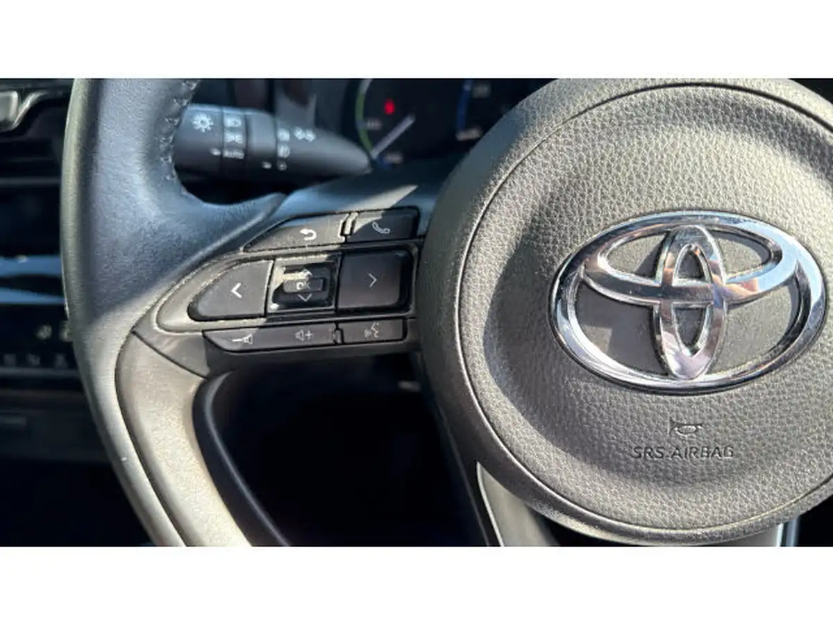 2021-toyota-yaris-15-vvt-i-design-panoramic-roof-big-23