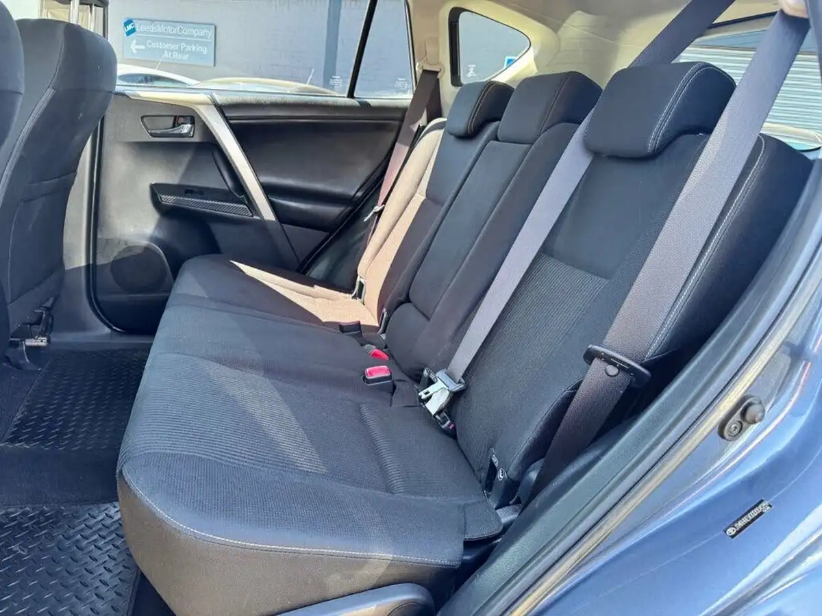 2014-toyota-rav4-20td-icon-20d-4d-awd-big-39