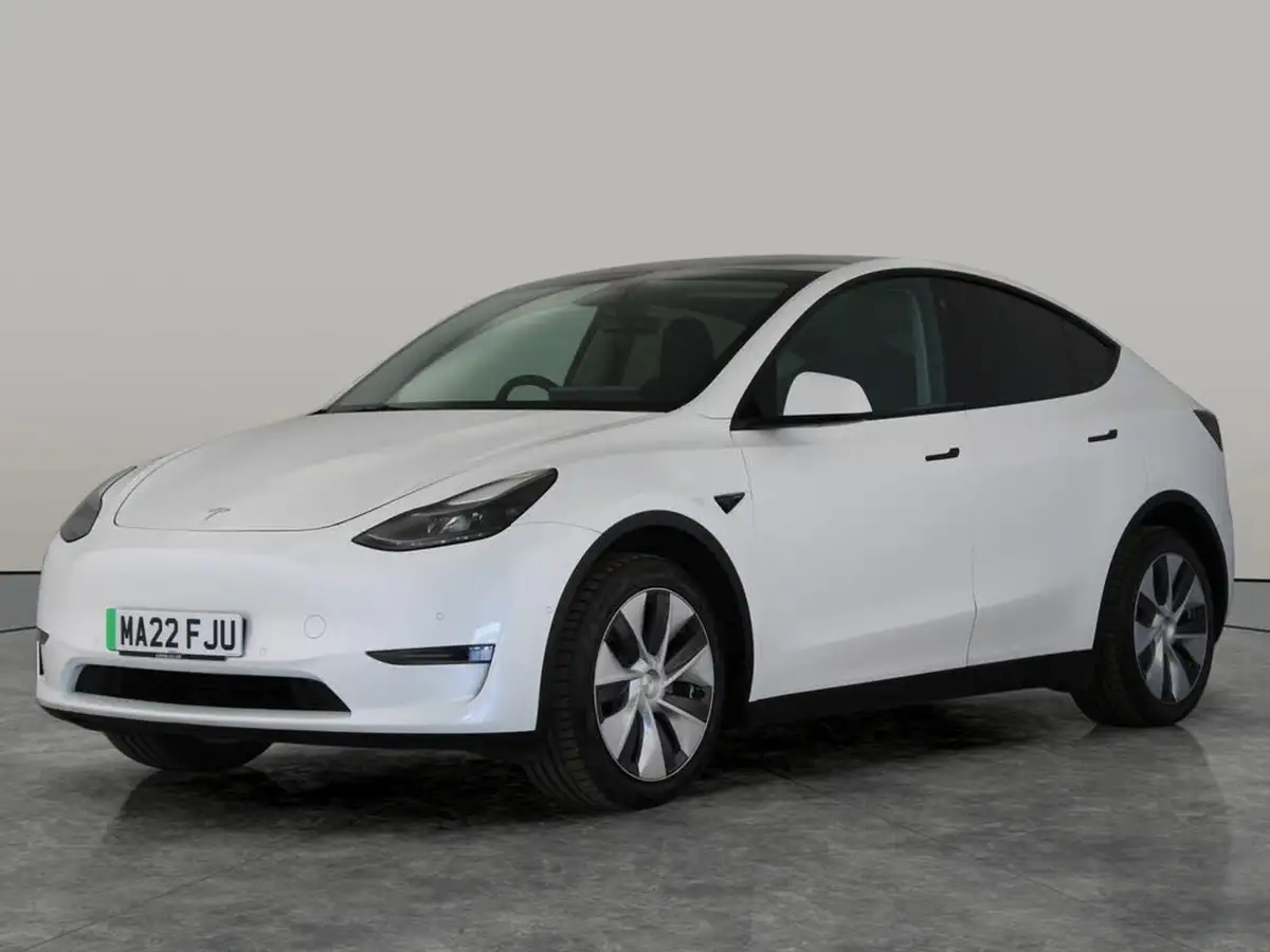 2022-tesla-model-y-e-long-range-big-10