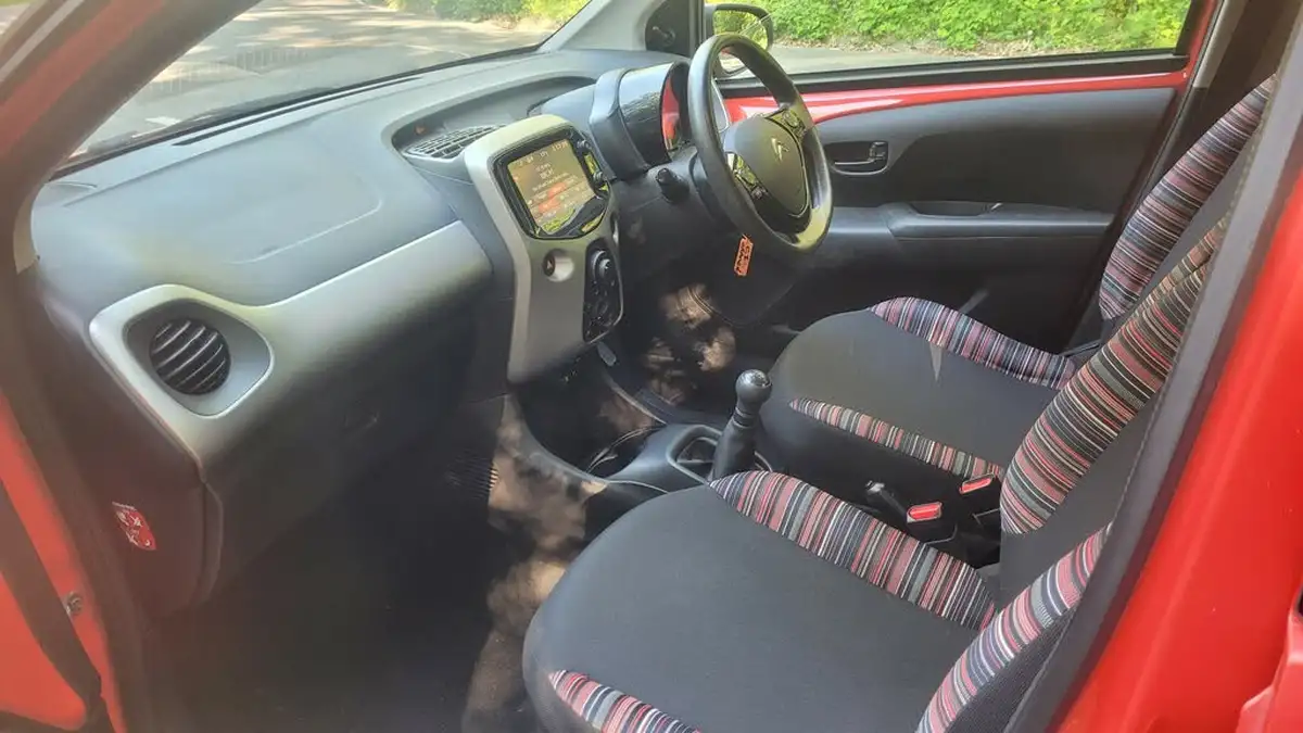 2015-citroen-c1-10-vti-feel-5d-big-12