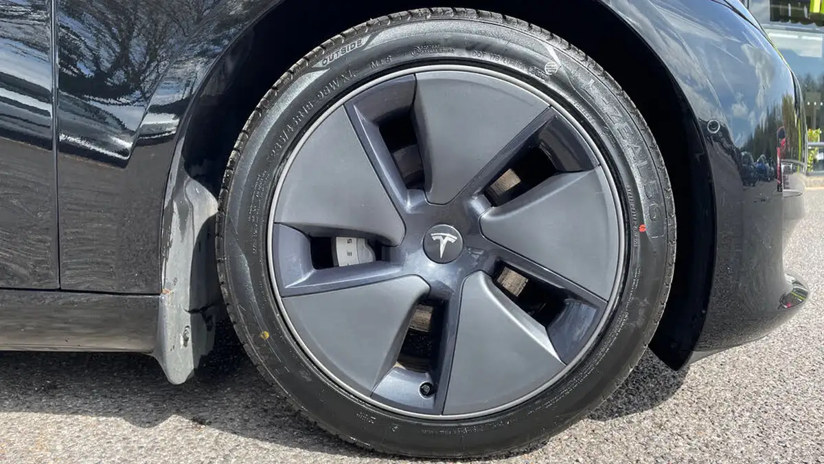 2021-tesla-model-3-e-long-range-awd-big-19