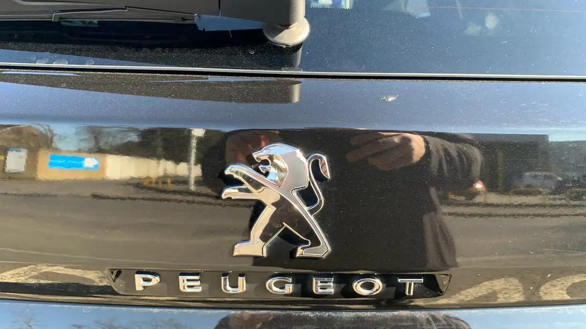 2024-peugeot-3008-suv-12-puretech-gt-136ps-hybrid-e-dsc6-big-25