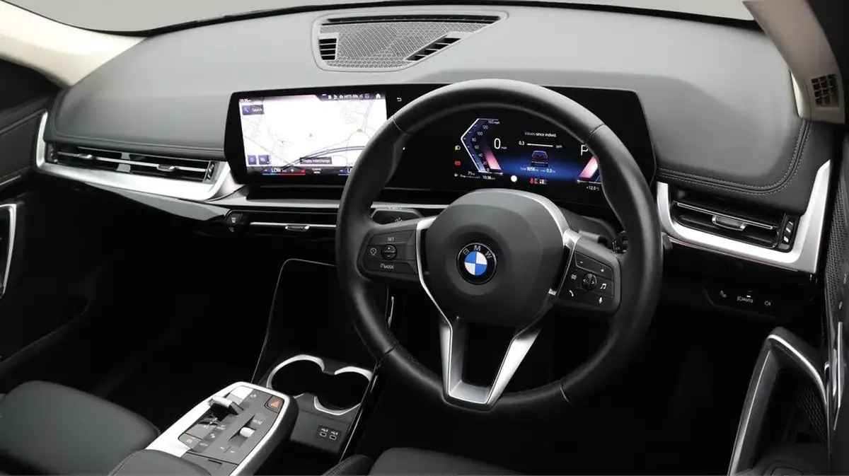 2022-bmw-x1-15-sdrive20i-xline-big-8